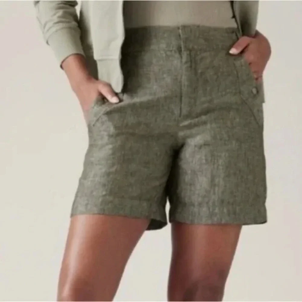 Athleta Voyager Linen Shorts in Green, size 4